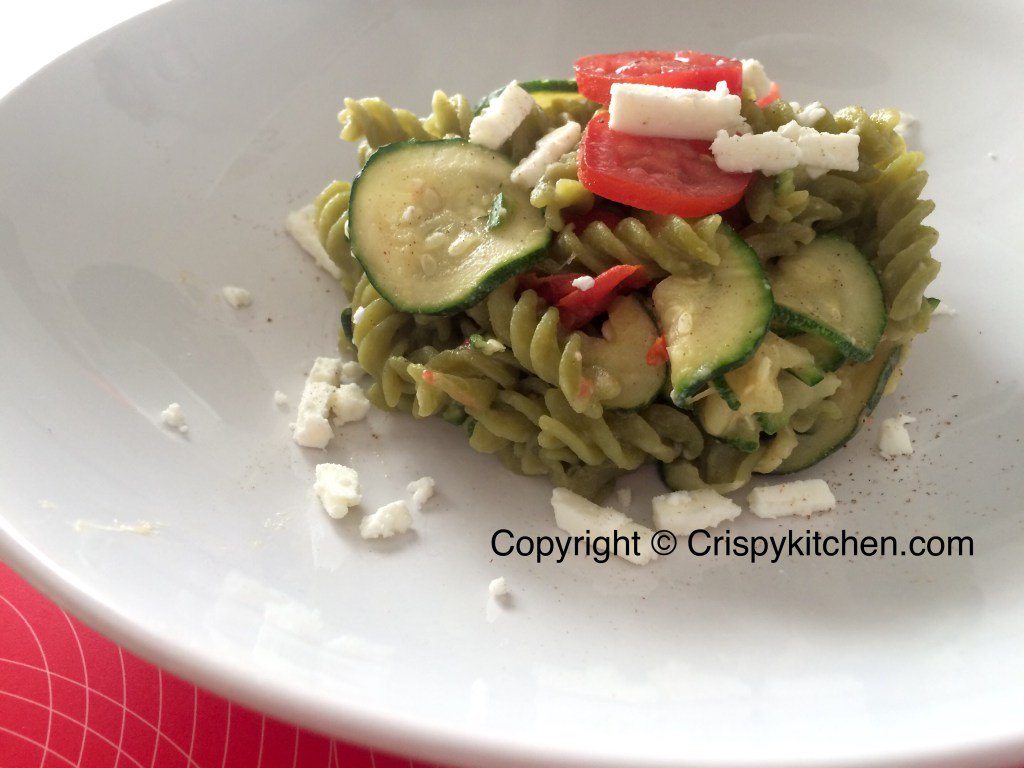 GCrispykitchen's tweet photo. Fusilli di piselli, pachino, zucchine e feta https://t.co/HAPh3O5RtG https://t.co/vzAn62hFXH