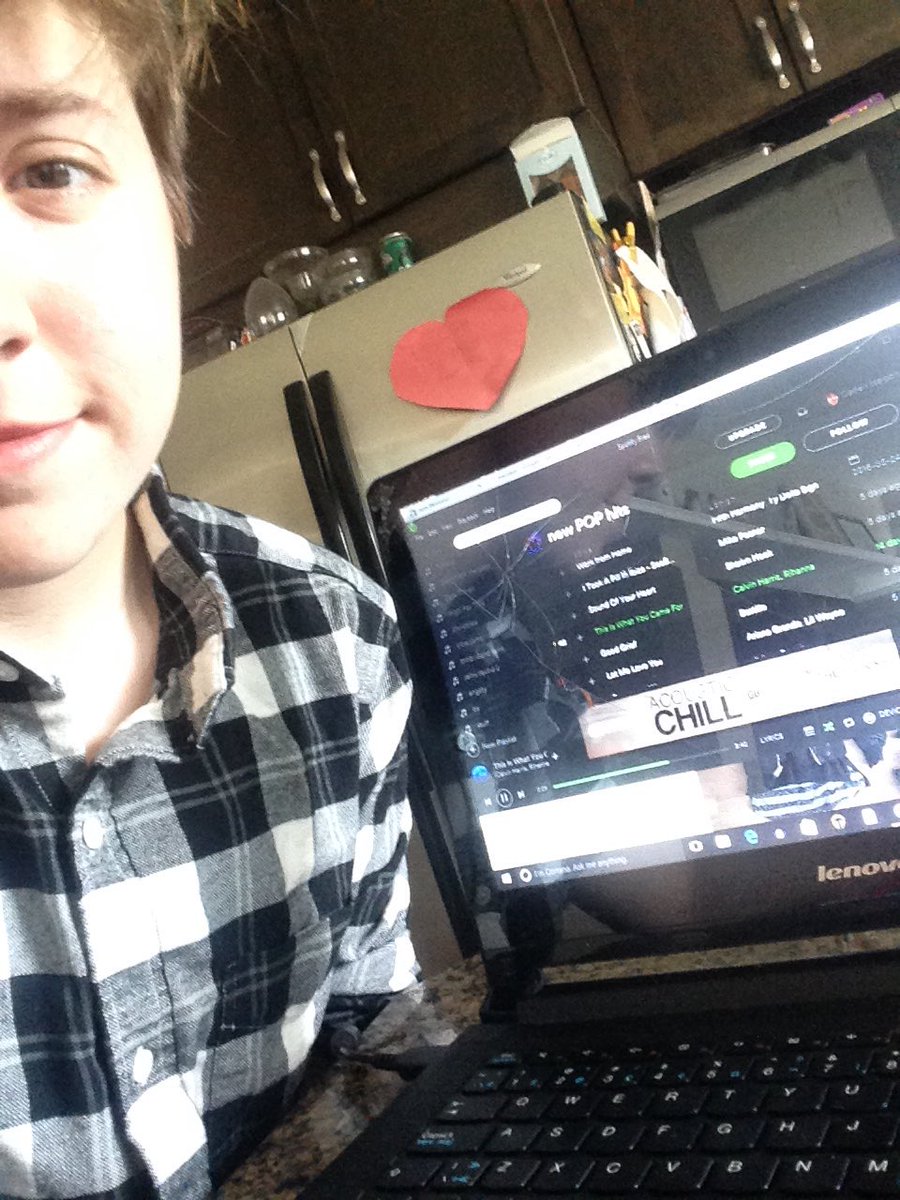 caden_nelson_'s tweet photo. J'ai écouté à musique #danserdanser #monweekend https://t.co/UNlS5wTxhF
