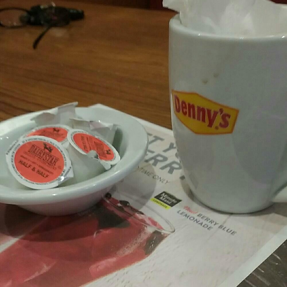 albertjones29's tweet photo. coffee and pancakes  @DennysDiner @getstealz https://t.co/8d19Za95nK
