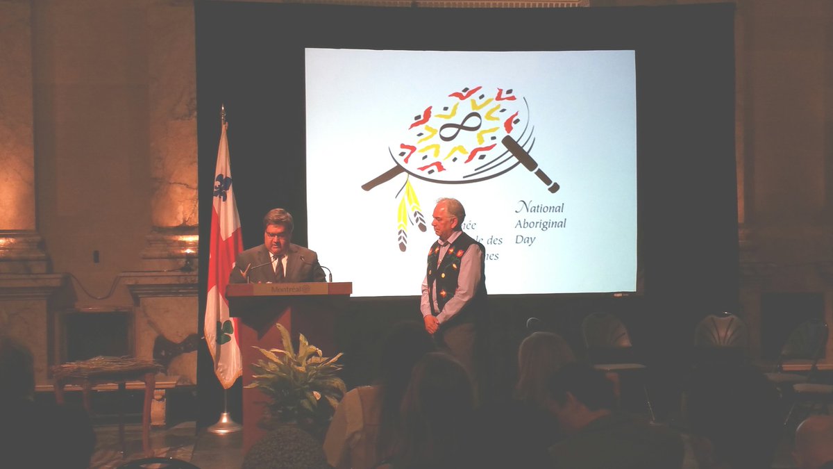 Remise du bâton de parole au maire <a href="/DenisCoderre/">DenisCoderre</a> par <a href="/picardghislain/">Ghislain Picard</a> . #NAD20 #Réconciliation