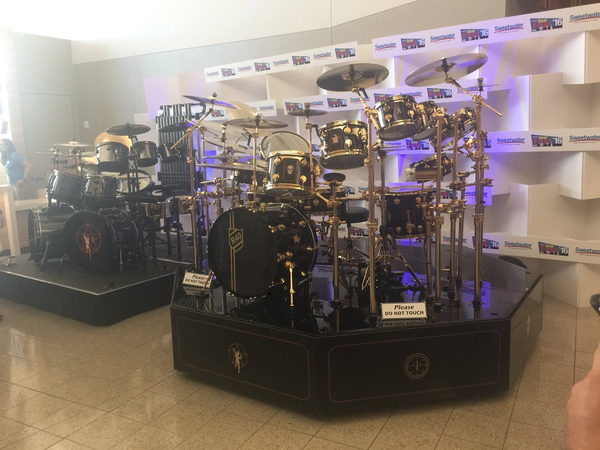 gtr_tyler's tweet photo. Neil Pearts kit! 😀😀😀😀 https://t.co/Aakj5UeOVO
