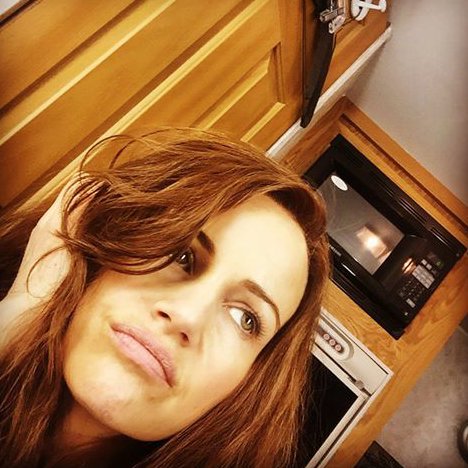 hadysthaynara_5's tweet photo. Celebrating #NationalSelfieDay with  these beautiful #Selfie from @carlagugino on set #KateHewson ❤ https://t.co/AnF20KIoJL