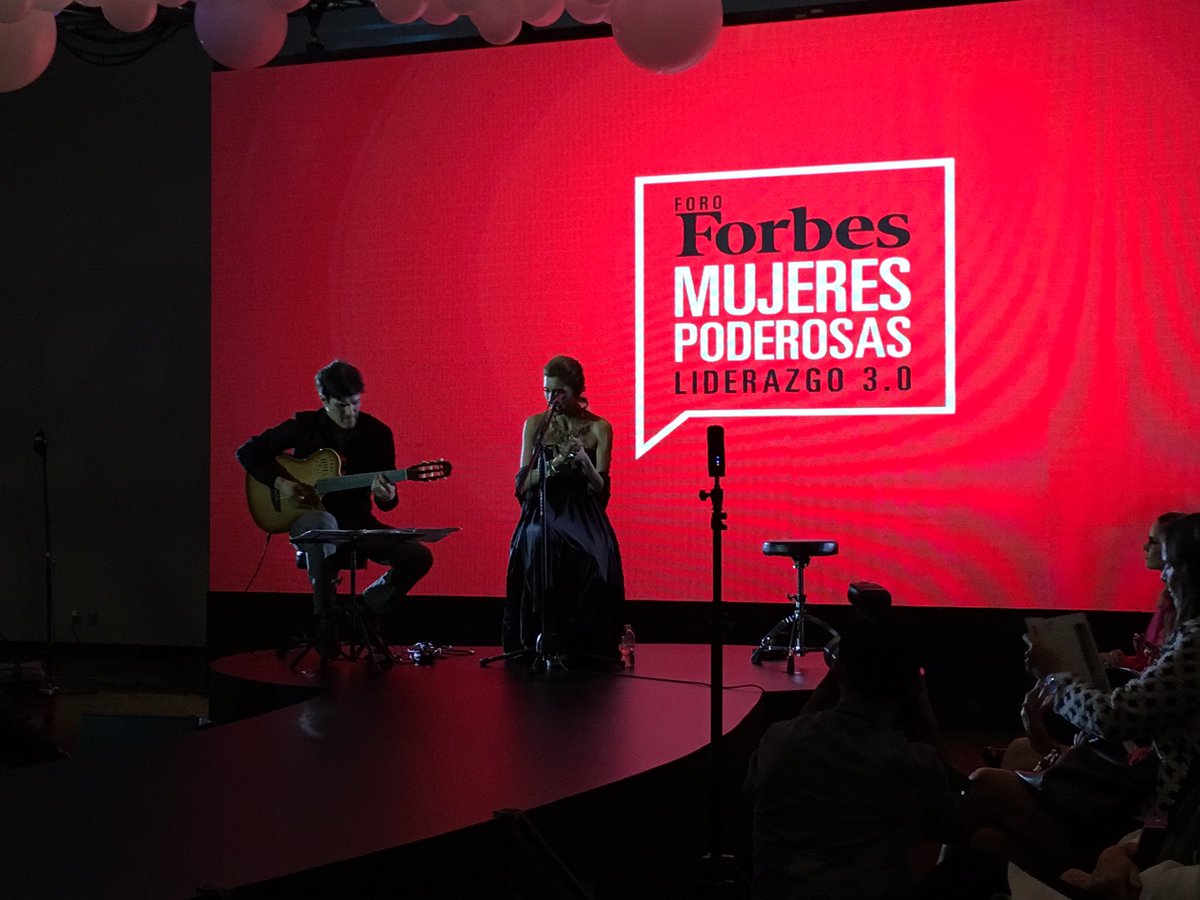 JorgeChiwo's tweet photo. Talento musical en el #ForoMujeresPoderosas con @magosherrera y #ChicoPinheiro @Forbes_Mexico https://t.co/v7RCKZOixN