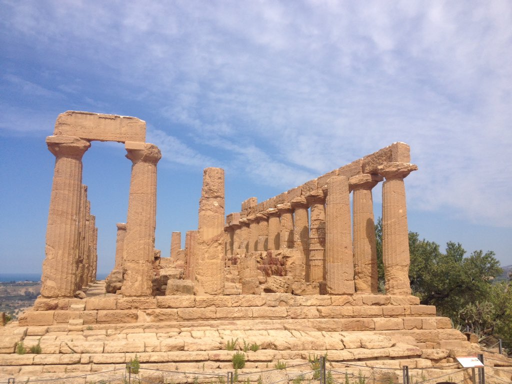 PausaniasViajes's tweet photo. #agrigento,templo conocido por el de Hera #buscandoapersefone #sicilia #viajesarqueologicos https://t.co/76fTKTHe8O