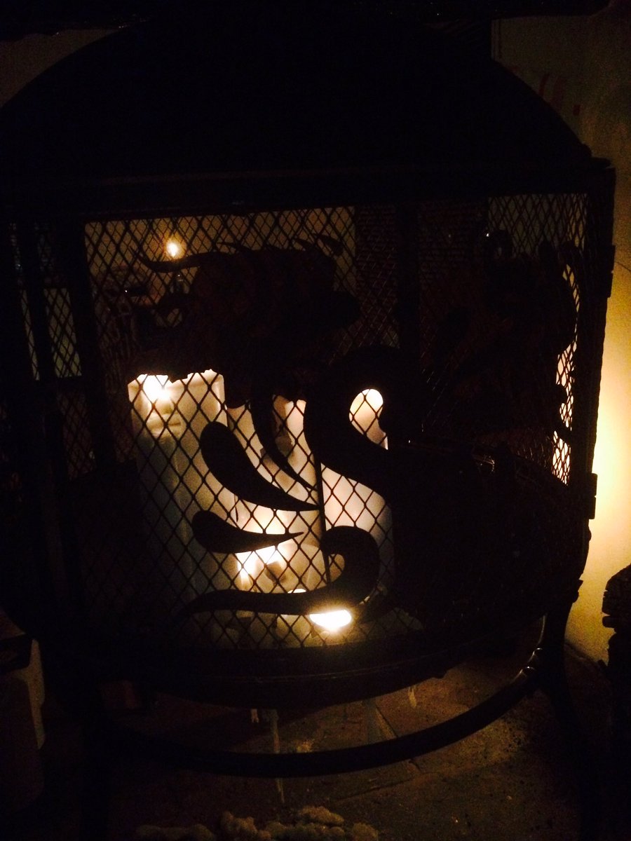 acartersinger's tweet photo. Gorgeous candlelit Vintage Lounge Gig this evening @TheDukesLB 💜
#schoolnightchill https://t.co/TYbYP7zG14
