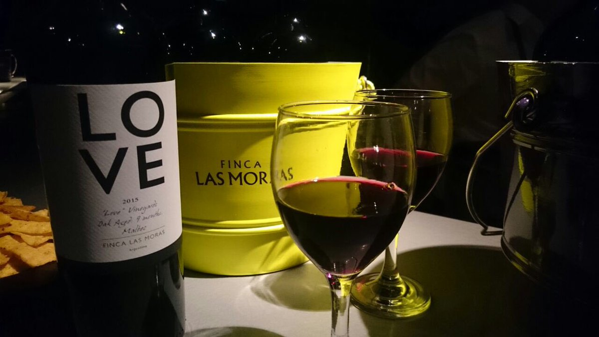 Gracias <a href="/FincaLasMoras/">Finca Las Moras</a> por acompañar el lanzamiento del álbum de <a href="/k_Johansen/">Kevin Johansen</a> #grannoche #misamericas