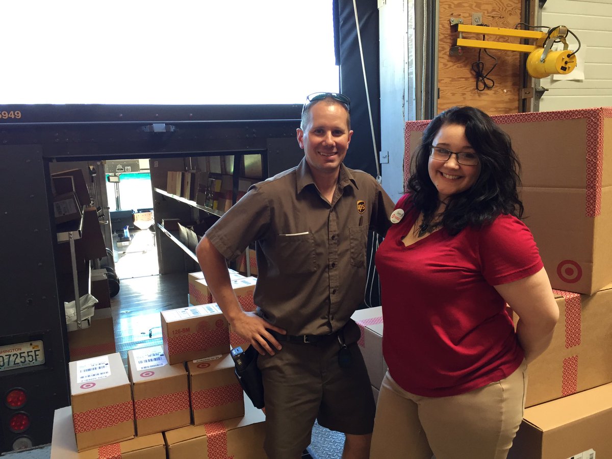 System down for a bit. 150 orders SFS. No problem!! Nice job Dianne 😃 #vanmallstars #thisishowwedo