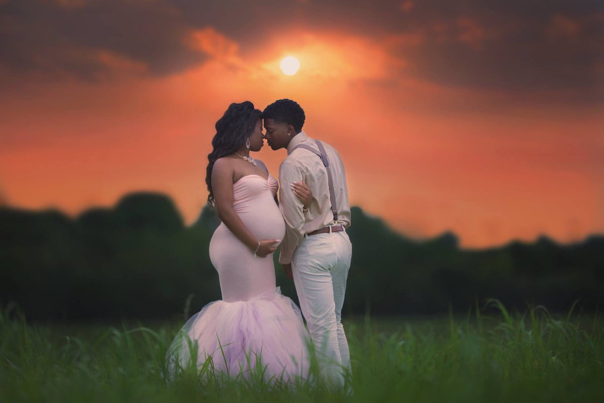 LookItsKort's tweet photo. By far the best maternity pictures I've seen 😍😍😍😍😍 https://t.co/XrkSN2adeQ