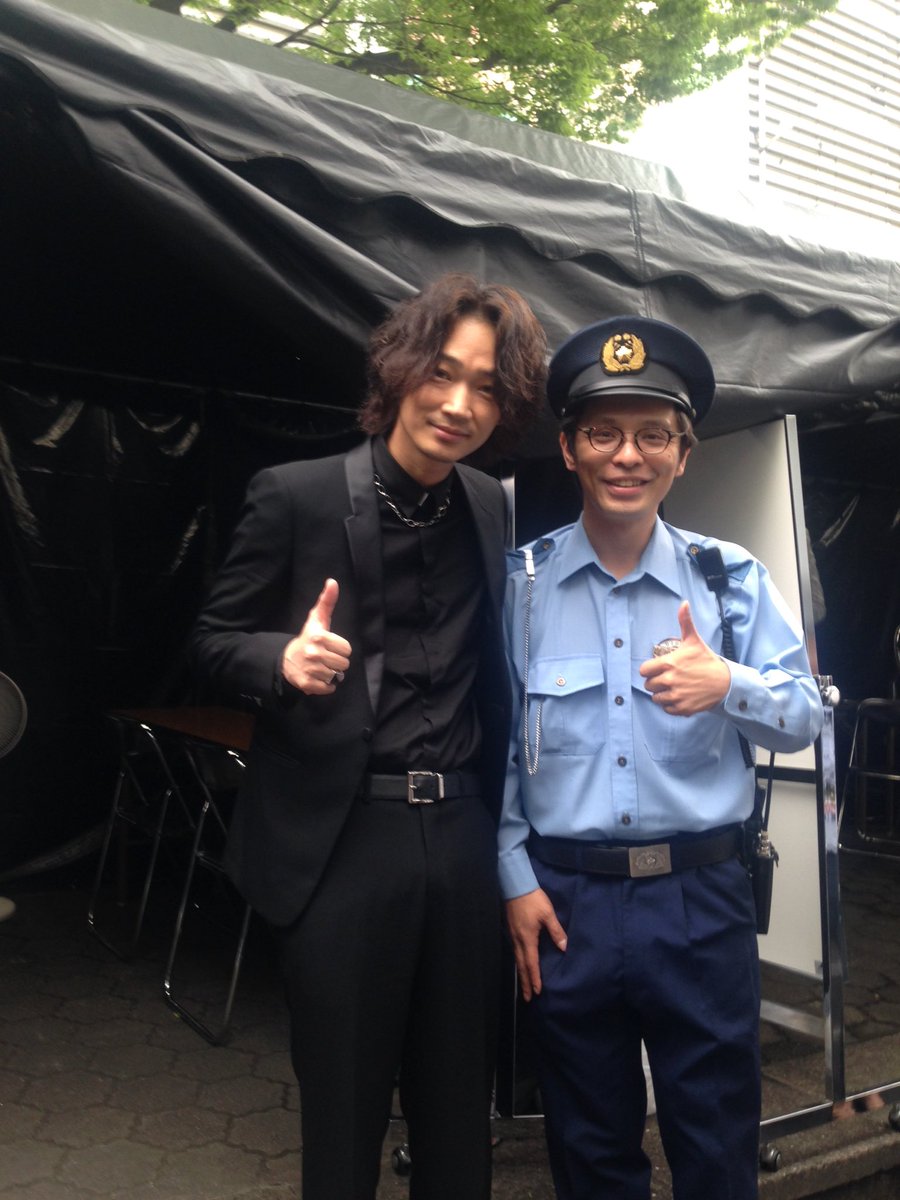 赤ペン瀧川 On Twitter 日本で一番悪い奴ら の公開直前イベントmc終わり 会った瞬間に 映画添削 観まくってます ファンです と笑顔で握手してくれた綾野剛さんに完全に惚れました からの 至近距離で見るスカパラさんと横山健さんの素敵さ爆発 日悪