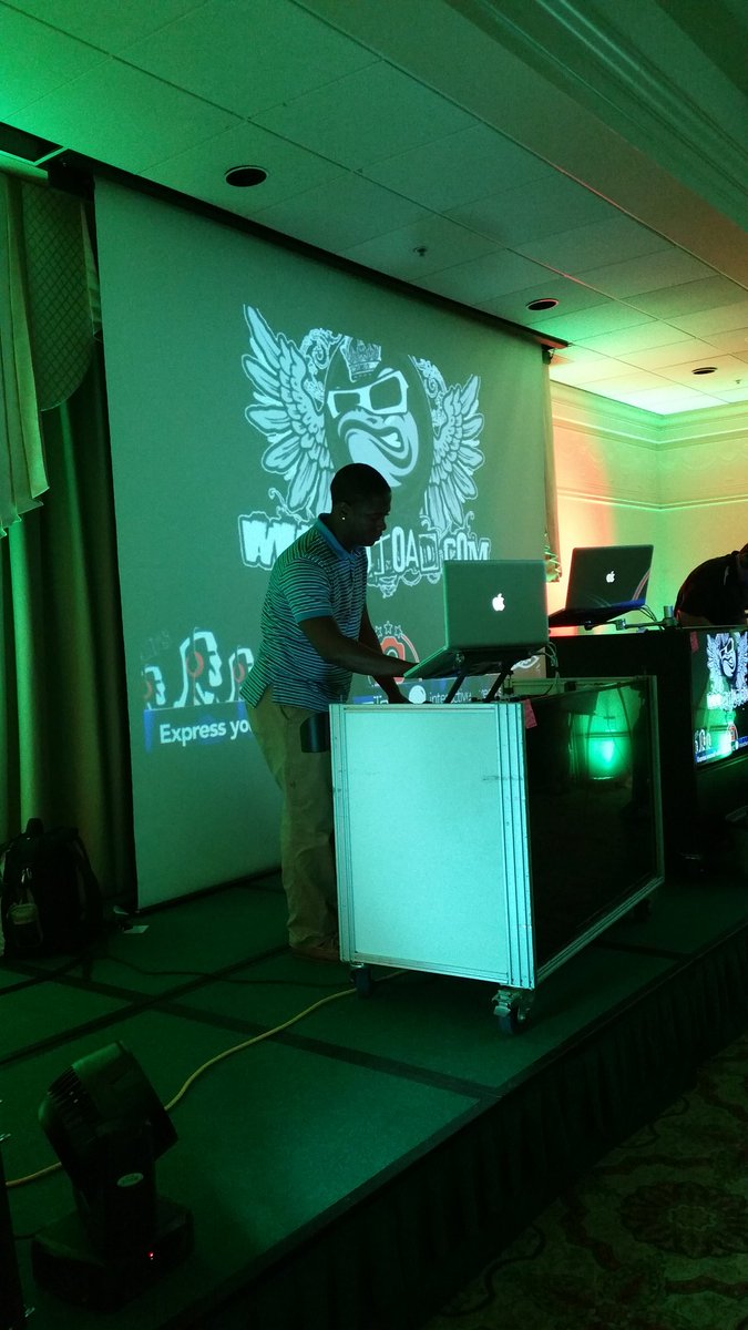 melovebrianna's tweet photo. Darius is spinning next! #armdjs @ArmDJs https://t.co/3r1Ffsz6me