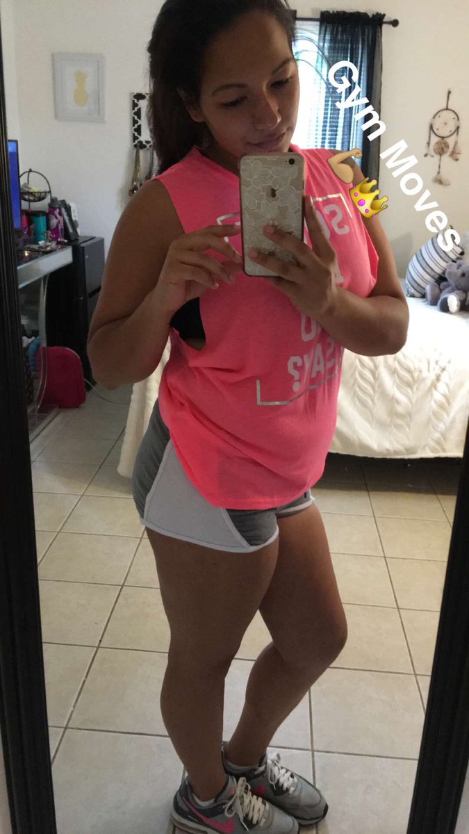 Mia_Pippin's tweet photo. Not where I want to be yet... But I'm damn sure getting there 💪🏽👑 *#PreGymSelfie #GlowInProgress https://t.co/7LpQAjeIvC