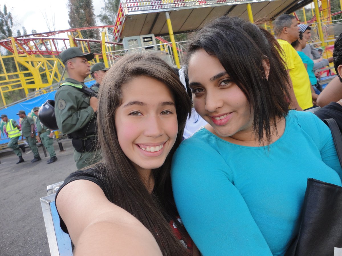 paqnace's tweet photo. Eres mi ejemplo a seguir, no me alcanzan los caracteres para expresarte todo. Te amo mi leli <3 https://t.co/y3RXTQTOdU