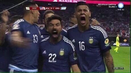 Cuando los chicos siguen a muchas fans menos a vos...