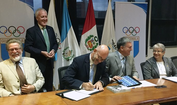 InfoDiplomacia's tweet image. #Perú y #Guatemala firman Acuerdo de #CooperaciónInternacional entre sus comité olímpicos bit.ly/28OFTRZ