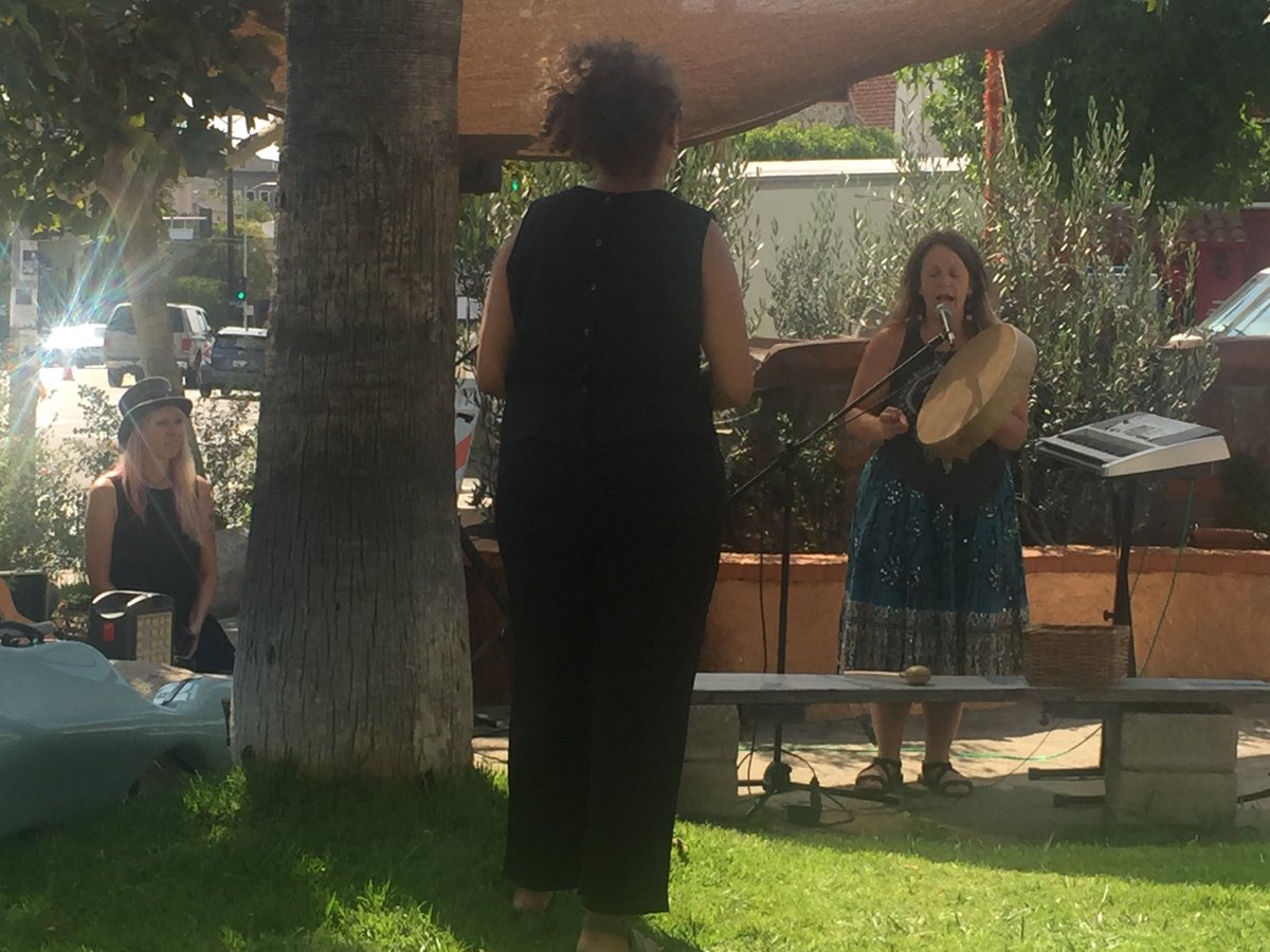 MakeMusicLA's tweet photo. Amy Clarke remembers Orlando with music in Silver Lake. #makemusicla #makemusicday #makemusic2016 https://t.co/bdEDISkJcX