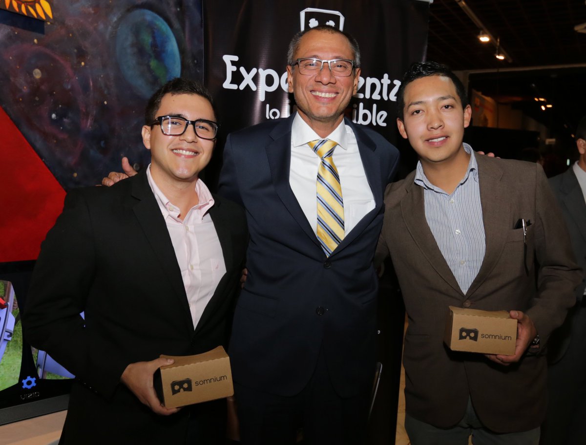 CFN_ECUADOR's tweet photo. .@Vice_Ec @JorgeGlas engalano la #FinalLEE2 con su presencia. Gracias por el apoyo a #EmprendedoresCFN @maria_solba https://t.co/BLifI9KJ4j