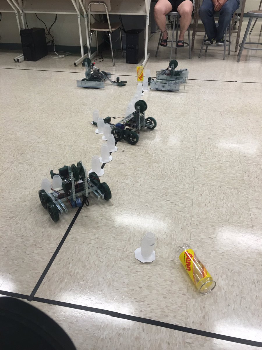 Robotics5040's tweet photo. Teaching our middle schoolers about STEM! #destinationloveland https://t.co/W5Lx88U8qF