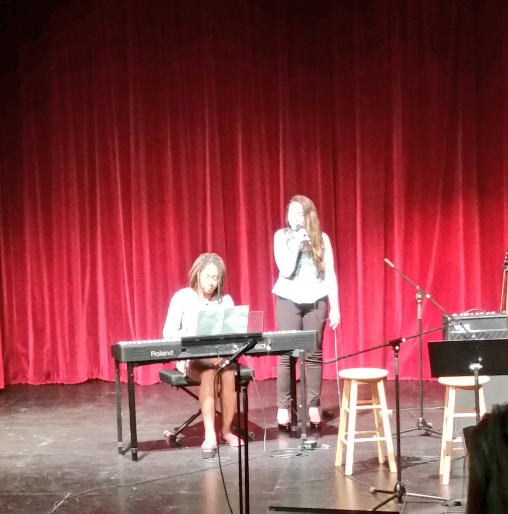 ms_l_barnes's tweet photo. @leboldus_SRC @RCSD_No81 cheers to beautiful talent! Enjoying the senior music recital. https://t.co/Ja7XzdjLKP