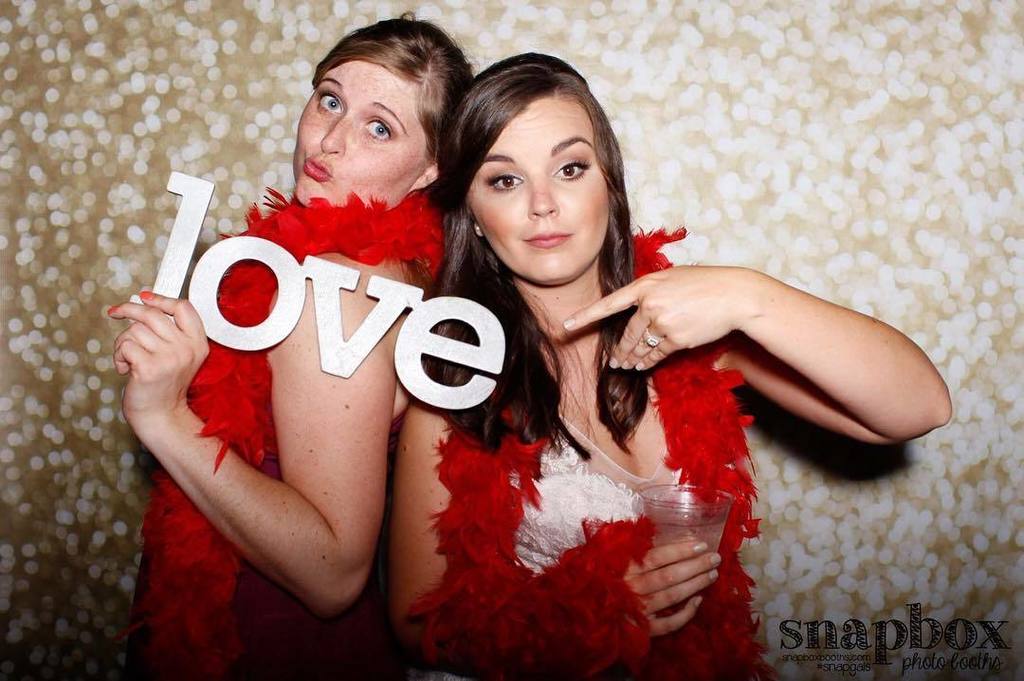 SnapboxGals's tweet photo. Snapbox had a blast at @bethanyhallmark &amp; AJ's wedding this past weekend. Love that we wer… https://t.co/SC8AZ9Etpo https://t.co/7uqJc51k2J