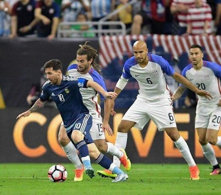 DaveOCKOP's tweet photo. The greatest sportsman ever. #Messi https://t.co/8JBvw3CaKi