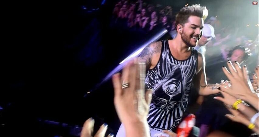 trespasser1877's tweet photo. IM NOT OKAY. HES WEARING THE TANK I GAVE HIM. ON STAGE. WITH QUEEN. IM DEAD @adamlambert @QueenWillRock https://t.co/lJkaLyzUgf