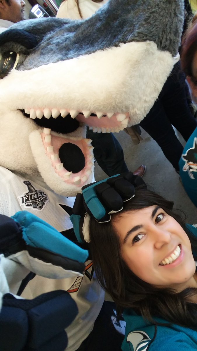 MonIsTheName's tweet image. #NationalSelfieDay #SharkieSelfie @sjsharkie