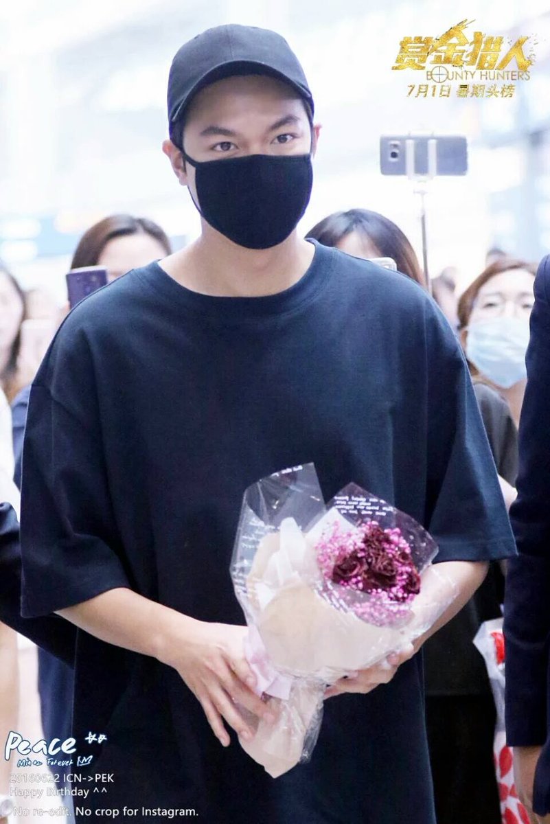 MINOZBANDUNG's tweet photo. 06.22.2016 #LeeMinHo in Incheon airport^^ Cr: Logo 
#Happy30thbirthdayLeeMinHo https://t.co/LRIkQ3ENEz