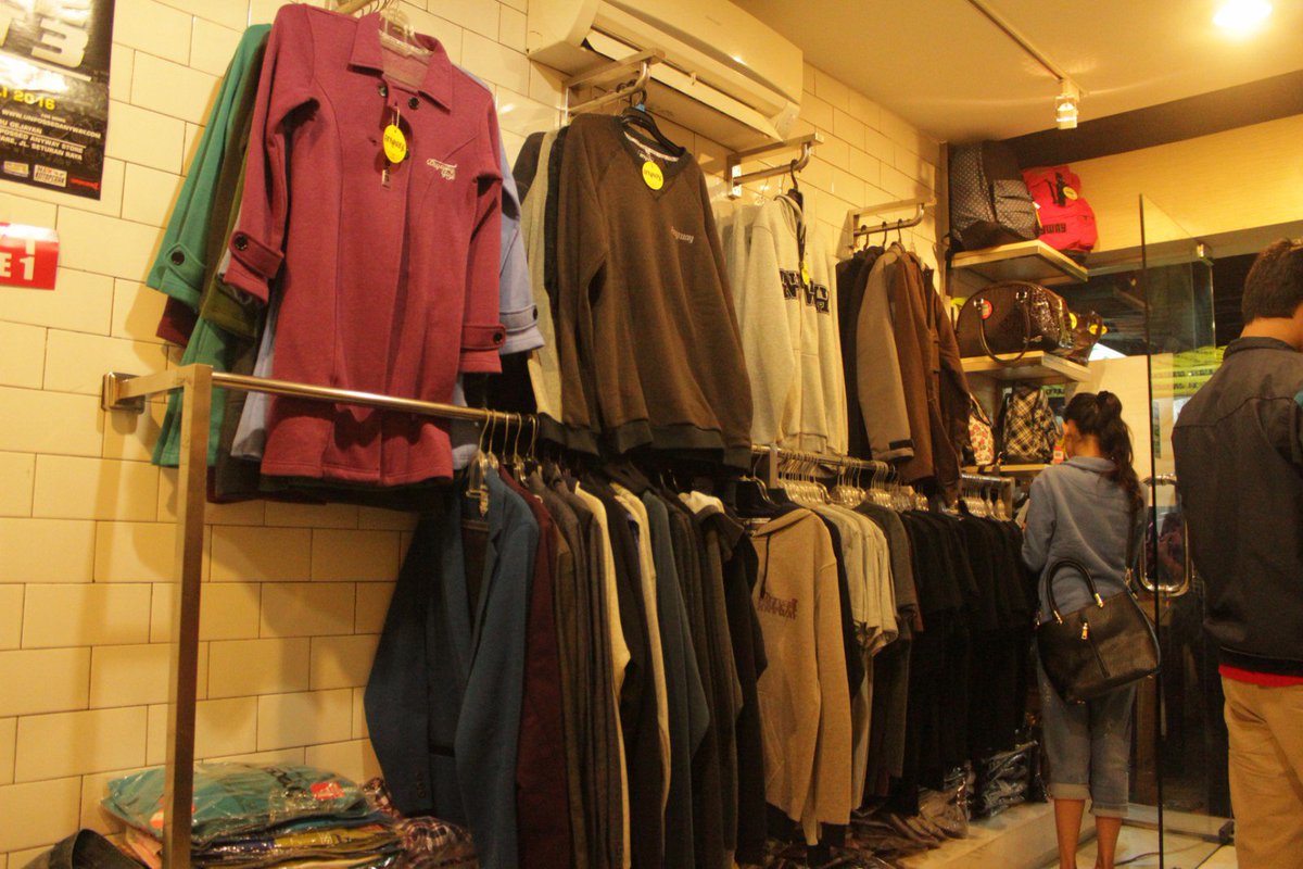 Silahkan mampir ke Unpossed Anyway Store.
 SEMUA DISKON!! 
berlaku hanya sampai minggu ini. :)