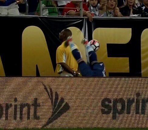FlorCampos17_'s tweet photo. -Se te termina la cancha Pocho...
- Si ti tirmini li.... https://t.co/zy2kJO0GNa