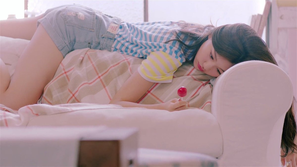 kimdoryeon's tweet photo. @awkayrin yaampun segini imutnya dibilang muka tahun 60an https://t.co/AWC75jluQj