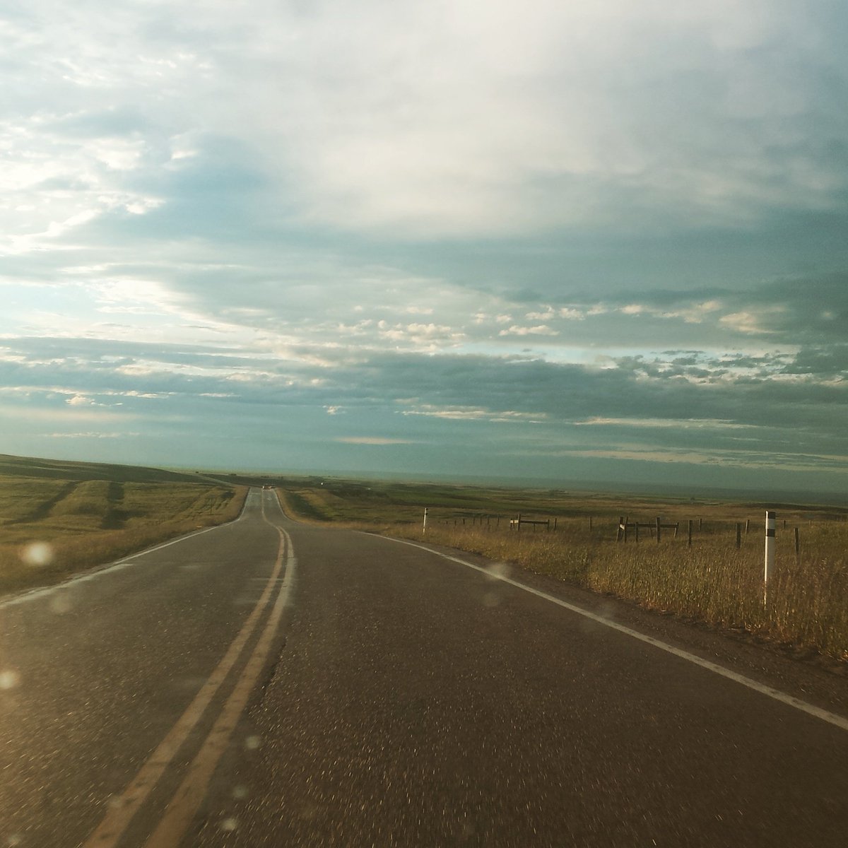 laufer_w's tweet photo. The wide open prairies. Want to come for a ride #alberta #roadtrip #hwy1east https://t.co/IOHAgcX44h