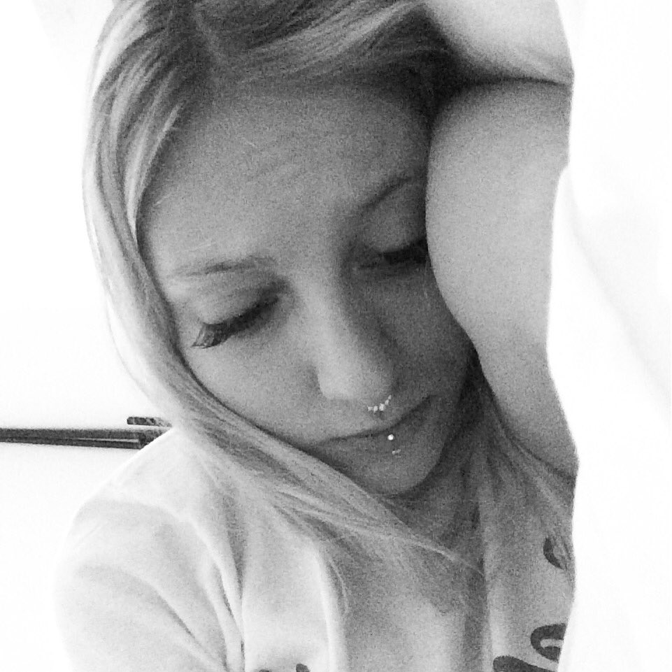 amysweet2015's tweet photo. Je serai absente un peu jai une amydalite🤒🤒🤒🤒 https://t.co/kD0CG5IQnC