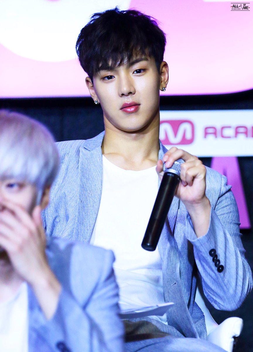 ALLOFME_SHOWNU's tweet image. 💫160620 밋앤그릿 셔누💫
#셔누 #SHOWNU #몬스타엑스 #MONSTA_X
마이크 움켜잡고있는 손이 넘넘 귀여운것💕