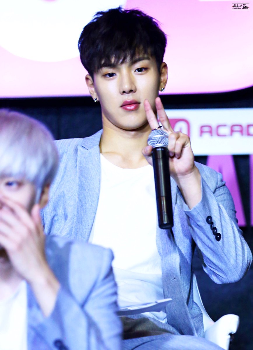 ALLOFME_SHOWNU's tweet image. 💫160620 밋앤그릿 셔누💫
#셔누 #SHOWNU #몬스타엑스 #MONSTA_X
마이크 움켜잡고있는 손이 넘넘 귀여운것💕