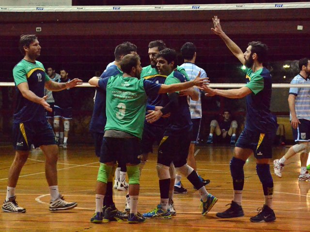 estebansimaro's tweet image. 3-1 a @CiudadVoley Vamos @clubCCCoficial a seguir metiendole duro! #hoynohayfotodemorfi #goCCC #quefríoestaba