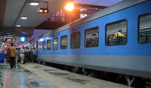 #LatestNews #Passengers will get only #confirmedtickets : #indianrailways Read<>bit.ly/28NT8Ue