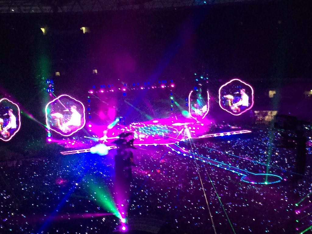 HtheGog's tweet image. #ColdplayWembley rocked!! But more like #rainplay 😂😂😂😊😊👍🙃🙃🙄💧💦💦