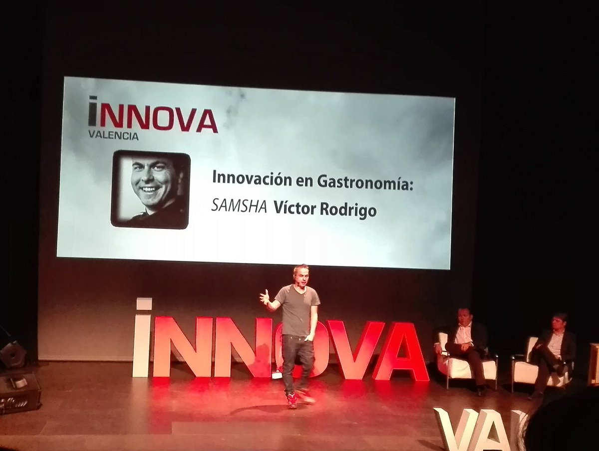 FGlobalis's tweet photo. @VictorSamsha nos presenta los innovadores espectáculos gastronómicos de #Samsha. Más que cocina! #foroinndea https://t.co/51dRCriTWI