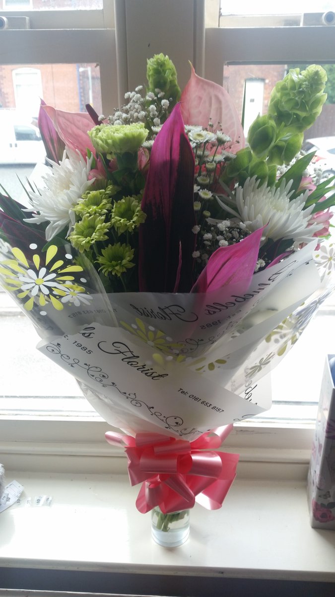 danielletrix's tweet photo. Thanks to everyone @JWLeesBrewery for the beautiful flowers. Loved working with you all. @robertpubman @RoseofLancs https://t.co/Q2r9KZ6t3N