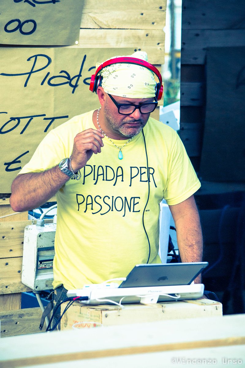 VisitRomagnaDTR's tweet photo. Sabato, 100 pescatori e 80 dj uniscono musica di tendenza e tradizione marinara. #molostreetparade
Ph V. Urso https://t.co/EaV13barbG