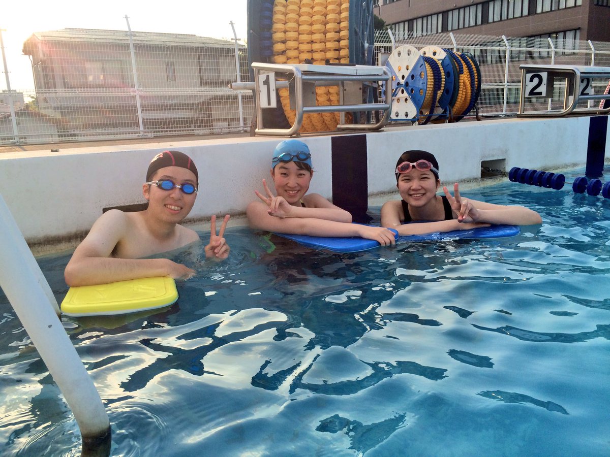 山形大学医学部水泳部 小白川プールの練習が先週から始まりました 夏もすぐそこ 飛び込み練習などもしてます 良い夕陽が見られそうです ๑ ๑ ෆ