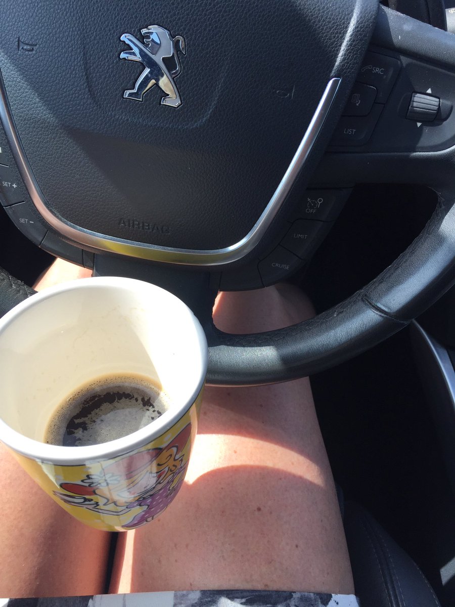 leaffamkexxx's tweet photo. On my way to #Eindhoven uiteraard koffie mee ☕️ #whatelse #shoot #modellenwerk https://t.co/fsXkLjEarV