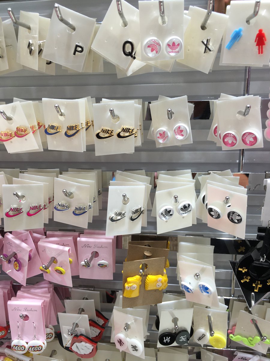 Masaking アメ村の方に買い物 友達にピアスを買いました Adidasの奴にしました T Co Uhsvw1cqre Twitter