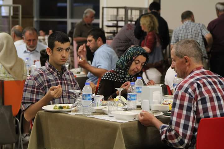 BasariTdm's tweet photo. TDM ' nin düzenlediği Şehit ve Gazi Aileleri ile iftar programindan kareler.@basariuni https://t.co/pztk3AeWpn