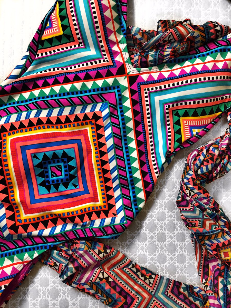 Instead of sweater weather, we want bikini weather!👙🎀 #MyEndlessSummer #HKMfun #HKMacademy #liveitup #hunkemöller