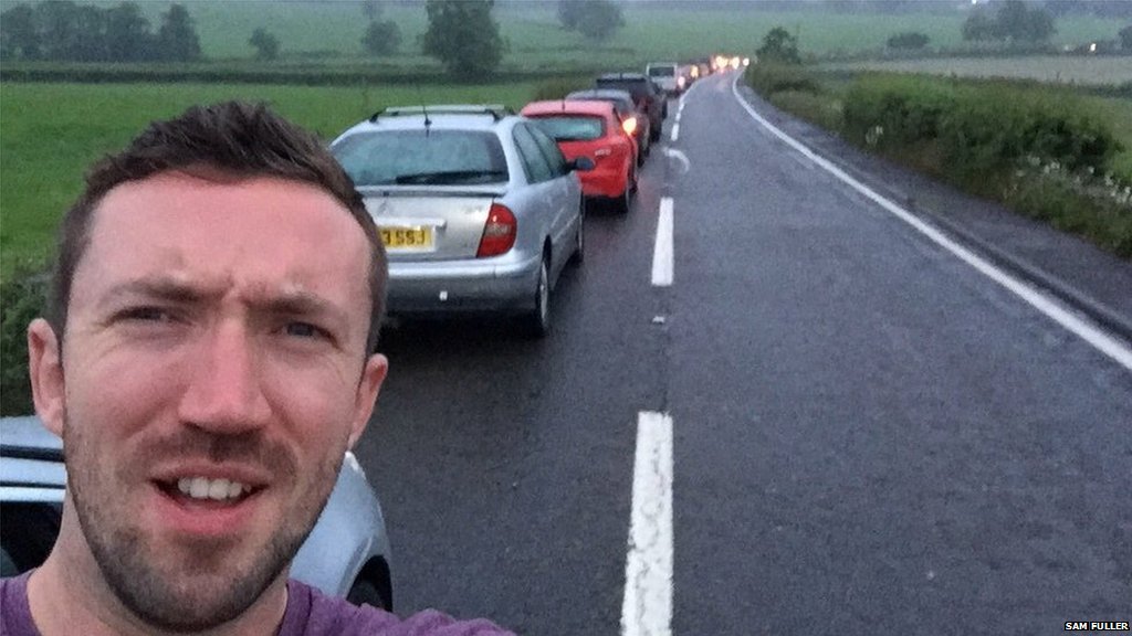 BBCNews's tweet photo. Glastonbury festival-goers warned "not to set off" due to heavy traffic 
https://t.co/odFxHEJ0sa #glastonburytraffic https://t.co/XikIAsHnaX