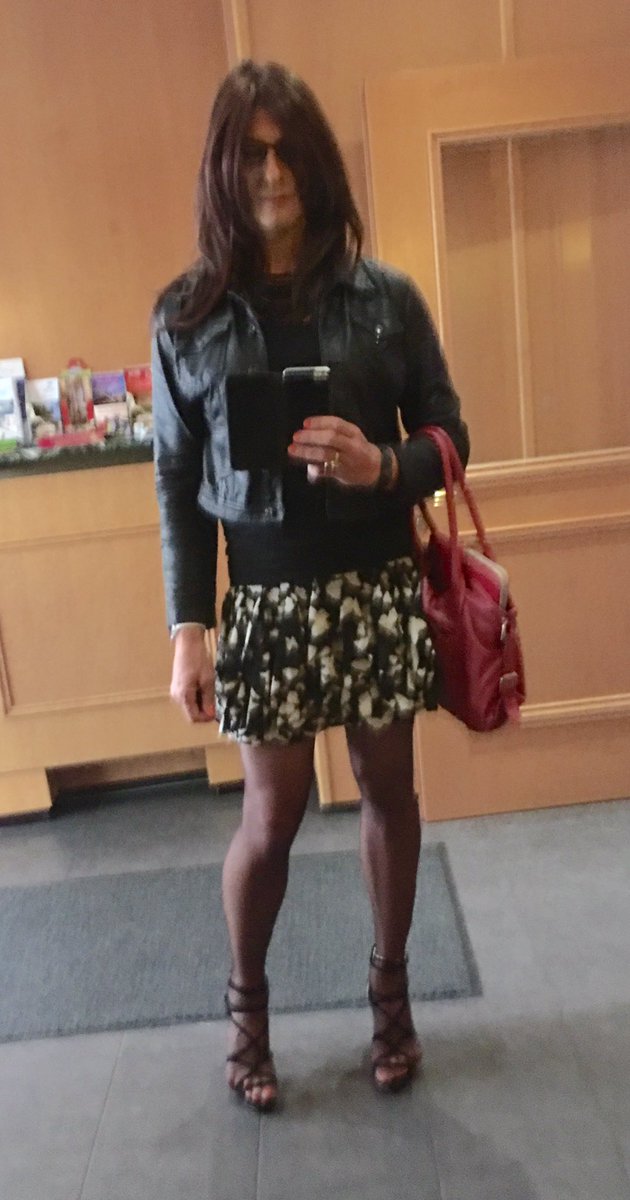 SabinNice's tweet photo. #lovetobetransgender #todays outfit #legchain https://t.co/aUTL8TmJtZ
