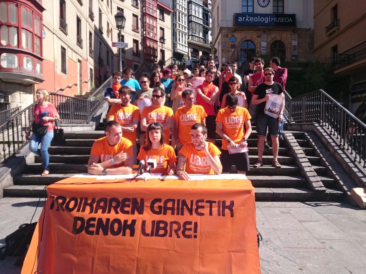 EleakMugimendua's tweet photo. Datorren Irailaren 29an Urko epaitua izango da Troikaren aurkako protesta batean parte hartzeagatik #UrkoLibre https://t.co/BA1L6KZQ8q