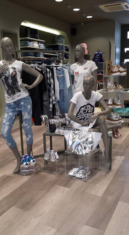 EkhoModa's tweet photo. #NewShopWindow @EkhoModa #ViaMargherita120 #Amantea #CS #Calabria #Italia @BonavitaErika 😍 ❤ 🔝 https://t.co/L53xAgLLDA