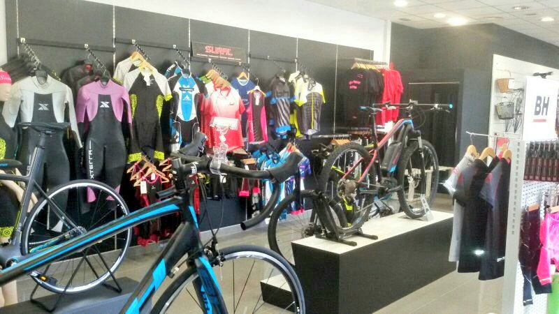 Baldosaquebaila's tweet photo. Se me cae la BHaBHa en @bhstorebcn #swim #BHike #run #BHarcelona
C/Doctor Aigüader 5/7 https://t.co/3cRpDTcmWQ